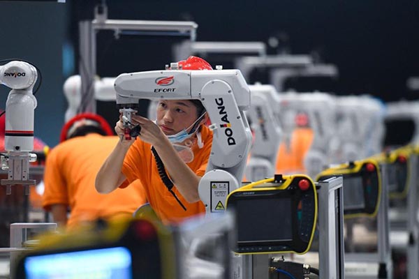 生产辅助机器手